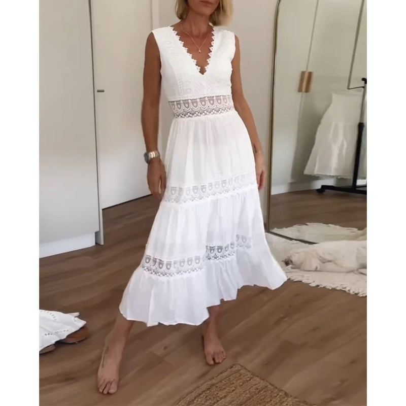 Charlotte | Lace dress with V-neck
