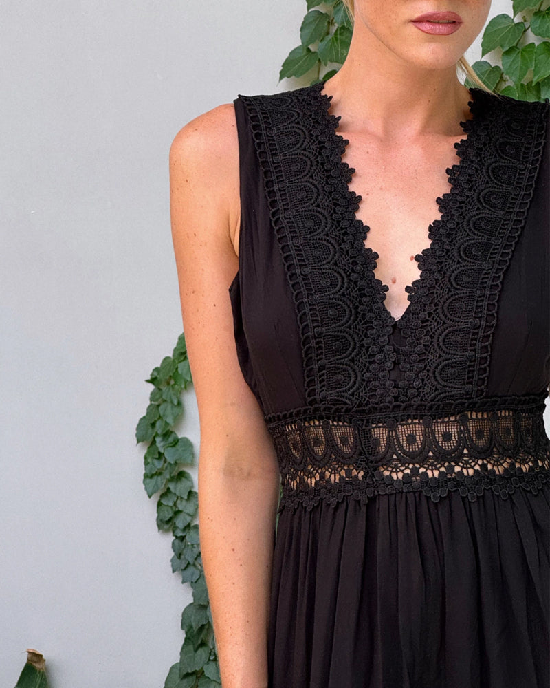 Charlotte | Lace dress with V-neck