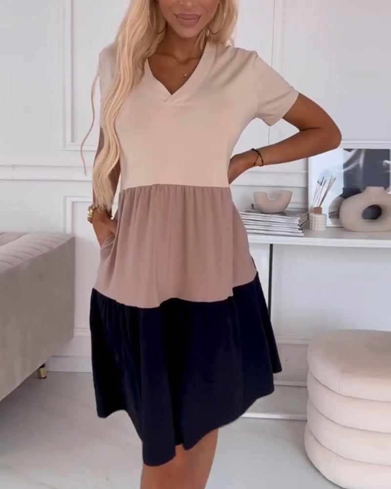 Violet | Casual dress with short sleeves and color block design