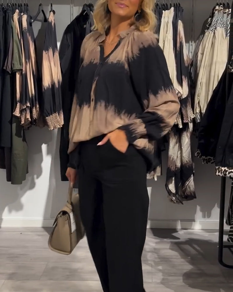 Acacia | Vintage Style blouse with V-neck and button placket
