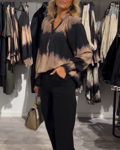 Acacia | Vintage Style blouse with V-neck and button placket