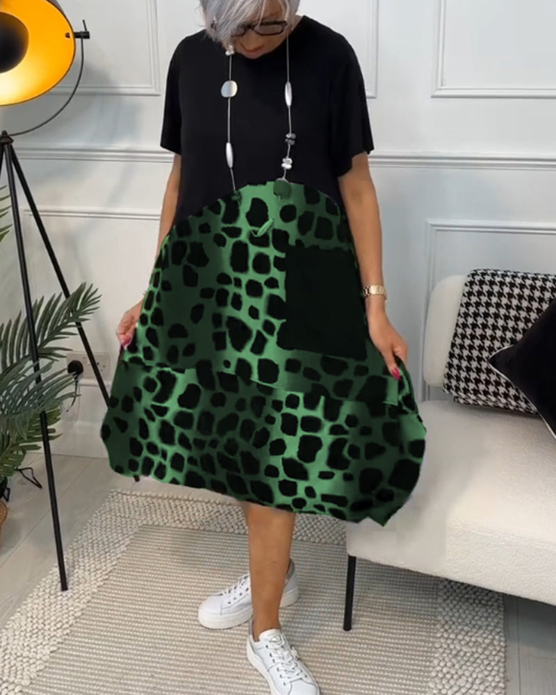 Amara | Short-sleeved, printed dress with round neckline