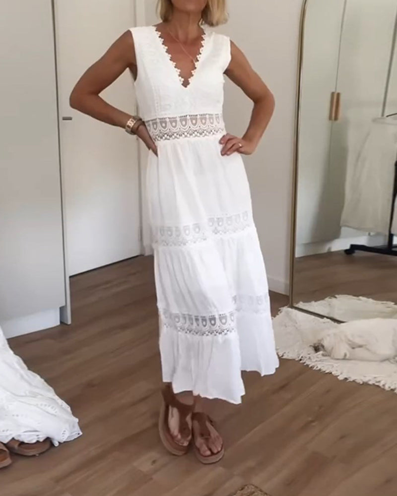 Charlotte | Lace dress with V-neck