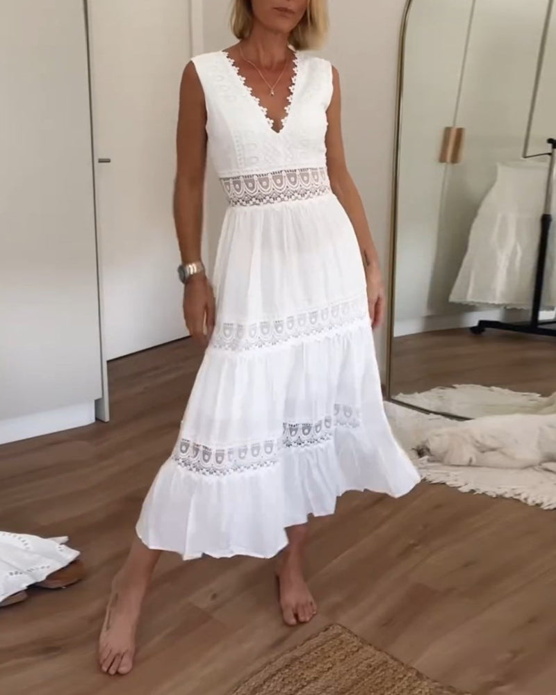 Charlotte | Lace dress with V-neck