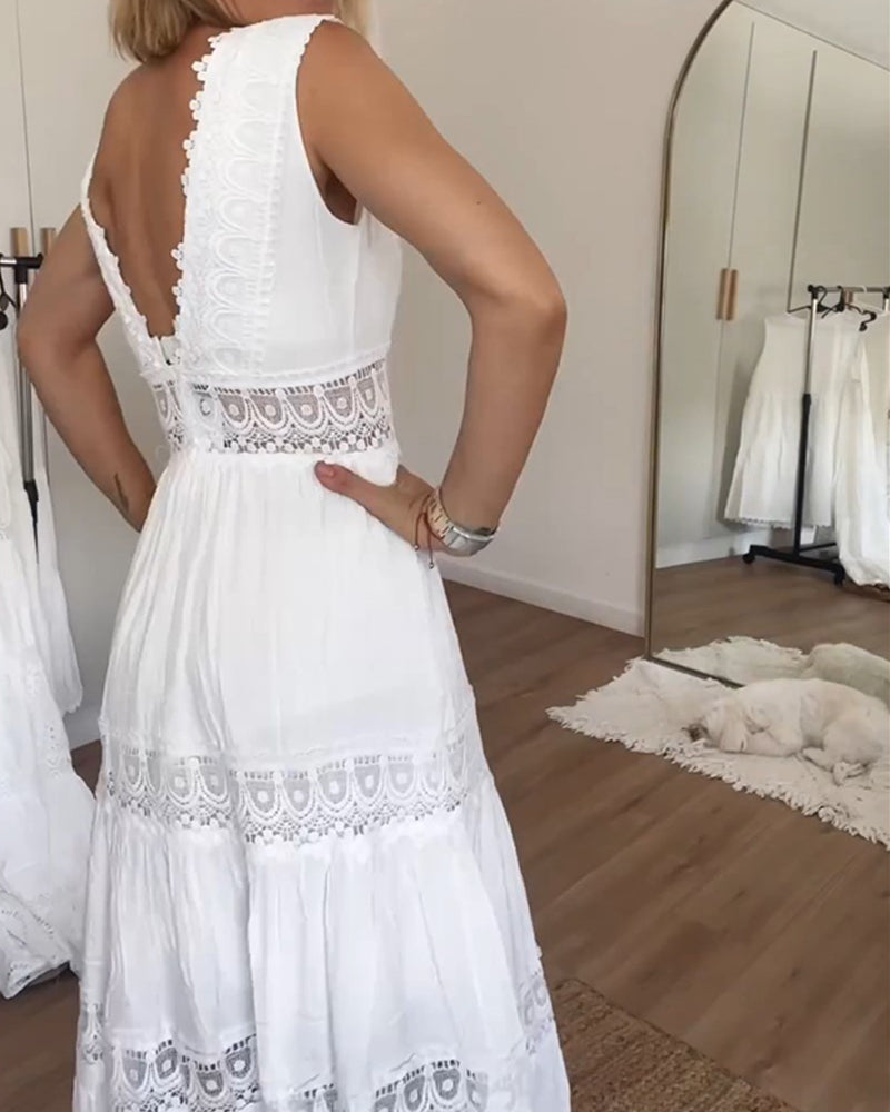 Charlotte | Lace dress with V-neck