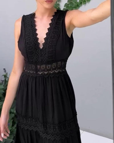 Charlotte | Lace dress with V-neck