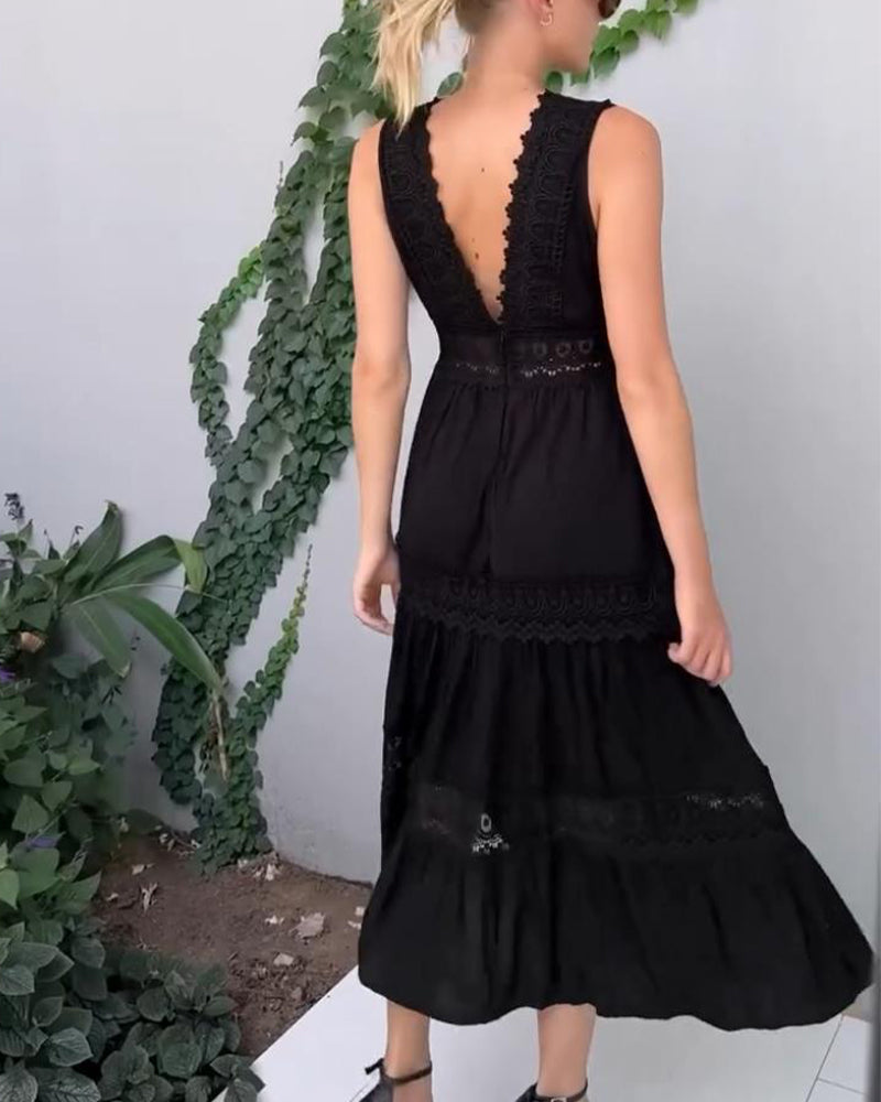 Charlotte | Lace dress with V-neck