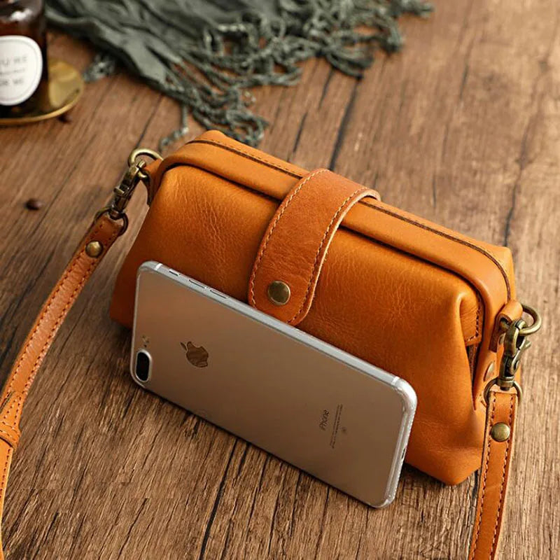 Ivy - Mini Crossbody Bag in Leather