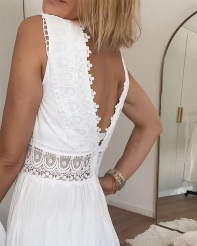 Charlotte | Lace dress with V-neck
