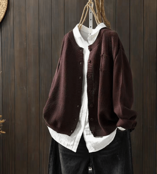 Caroline - Cardigan with Classic Button-Up Design